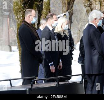 Die Beerdigung von Erling Lorentzen in der Asker Kirche, Norwegen am 22. März 2021, Geschenk von König Harald, Königin Sonja, Kronprinz Haakon, Kronprinzessin Mette-Marit, Prinzessin Martha Louise und Prinzessin Astrid. Foto von Marius Gulliksrud/Stella Pictures/ABACAPRESS.COM Stockfoto