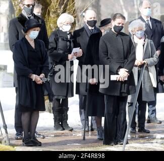 Die Beerdigung von Erling Lorentzen in der Asker Kirche, Norwegen am 22. März 2021, Geschenk von König Harald, Königin Sonja, Kronprinz Haakon, Kronprinzessin Mette-Marit, Prinzessin Martha Louise und Prinzessin Astrid. Foto von Marius Gulliksrud/Stella Pictures/ABACAPRESS.COM Stockfoto