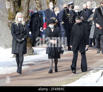 Die Beerdigung von Erling Lorentzen in der Asker Kirche, Norwegen am 22. März 2021, Geschenk von König Harald, Königin Sonja, Kronprinz Haakon, Kronprinzessin Mette-Marit, Prinzessin Martha Louise und Prinzessin Astrid. Foto von Marius Gulliksrud/Stella Pictures/ABACAPRESS.COM Stockfoto