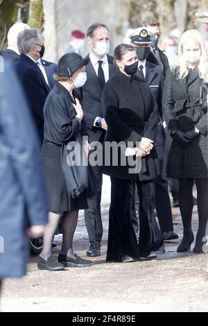 Die Beerdigung von Erling Lorentzen in der Asker Kirche, Norwegen am 22. März 2021, Geschenk von König Harald, Königin Sonja, Kronprinz Haakon, Kronprinzessin Mette-Marit, Prinzessin Martha Louise und Prinzessin Astrid. Foto von Marius Gulliksrud/Stella Pictures/ABACAPRESS.COM Stockfoto