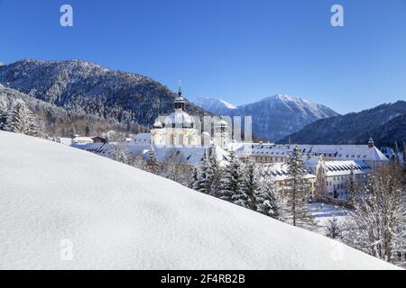 Geographie / Reisen, Deutschland, Bayern, Ettal, Kloster Ettal vor dem Estergebirge im, Additional-Rights-Clearance-Info-Not-available Stockfoto