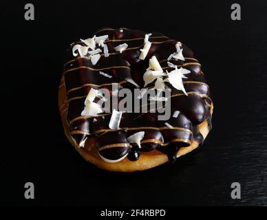 Berlin, Deutschland. März 2021, 06th. Handgemachter Donut in der Pfannkuchen-Manufaktur Sugarclan in Berlin Friedrichshain. Quelle: XAMAX/dpa/Alamy Live News Stockfoto