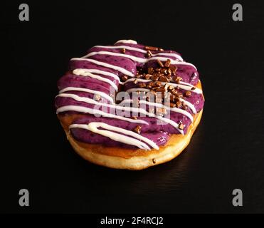 Berlin, Deutschland. März 2021, 06th. Handgemachter Donut in der Pfannkuchen-Manufaktur Sugarclan in Berlin Friedrichshain. Quelle: XAMAX/dpa/Alamy Live News Stockfoto