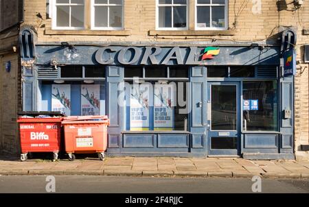 Geschäftsräume in Bradford, geschlossen während der ersten Coronavirus-Sperre im Jahr 2020. Stockfoto