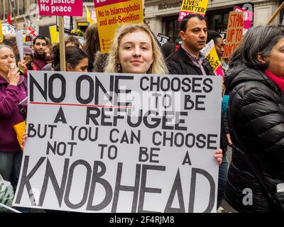 London. März 2017, 18th. Ein marsch, organisiert von Stand Up to Racism gegen Rassismus und das muslimische Verbot in den USA. Es begann in Portland Place und endete am Parliament Square, Westminster. Stockfoto