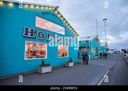 Reykjavik, Island - 16. Oktober 2016: Fischrestaurants im Hafen der Stadt Stockfoto