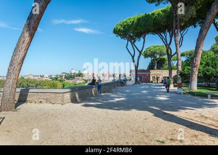 Rom, Italien - 03. Okt 2018: Park Giardino degli Aranci mit einer herrlichen Aussichtsplattform im Zentrum von Rom Stockfoto