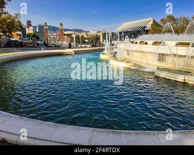 Brunnen, Wasser, blau, Himmel, barcelona, montjuic,Magischer Brunnen, Brunnen, Kaskaden, Pools, Avinguda de la Reina Maria Cristina, Palau Nacional Stockfoto