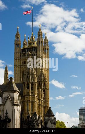London, Großbritannien - 13. September 2011: Der Victoria Tower ist der quadratische Turm am südwestlichen Ende des Palastes von Westminster in London.