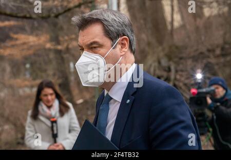 München, Deutschland. März 2021, 23rd. Nach der Kabinettssitzung geht Markus Söder (CSU), Ministerpräsident Bayerns, zu einer abschließenden Pressekonferenz. Quelle: Peter Kneffel/dpa-Pool/dpa/Alamy Live News Stockfoto