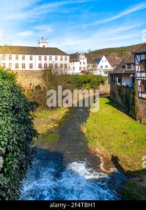 Stadtbild von Bad Münstereifel. Bad Münstereifel ist ein historischer Kurort im Landkreis Euskirchen Stockfoto