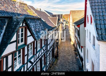 Stadtbild von Bad Münstereifel. Bad Münstereifel ist ein historischer Kurort im Landkreis Euskirchen Stockfoto