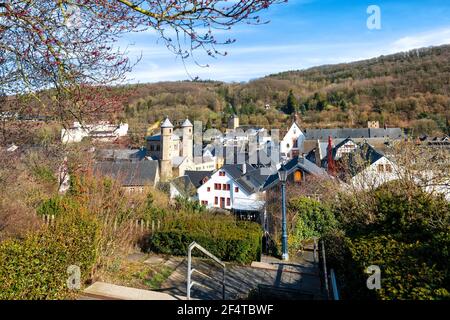 Panoramablick auf die Stadt Bad Münstereifel. Bad Münstereifel ist ein historischer Kurort im Landkreis Euskirchen Stockfoto