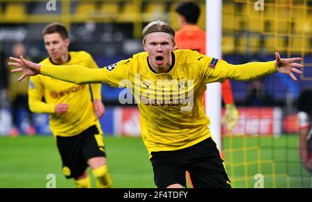 Fußball, UEFA Champions League, Männer, Saison 20/21, Bor. Dortmund gegen FC Sevilla; der Norweger Erling Haaland feiert nach dem Tor. Stockfoto