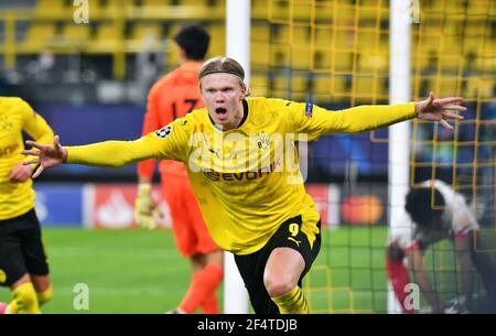 Fußball, UEFA Champions League, Männer, Saison 20/21, Bor. Dortmund gegen FC Sevilla; der Norweger Erling Haaland feiert nach dem Tor. Stockfoto