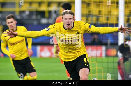 Fußball, UEFA Champions League, Männer, Saison 20/21, Bor. Dortmund gegen FC Sevilla; der Norweger Erling Haaland feiert nach dem Tor. Stockfoto