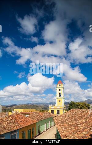 Kuba, Trinidad, Blick auf Museum National de la Luncha Contra Bandidos - ehemalige Kloster San Francisco de Asísi Stockfoto