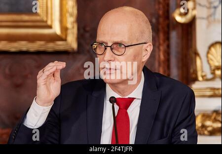 Hamburg, Deutschland. März 2021, 23rd. Peter Tschentscher (SPD), erster Bürgermeister von Hamburg, hält im Anschluss an die Beschlüsse der Ministerpräsidenten-Konferenz eine Pressekonferenz im Rathaus ab. Quelle: Georg Wendt/dpa/Alamy Live News Stockfoto
