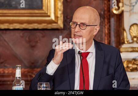 Hamburg, Deutschland. März 2021, 23rd. Peter Tschentscher (SPD), erster Bürgermeister von Hamburg, hält im Anschluss an die Beschlüsse der Ministerpräsidenten-Konferenz eine Pressekonferenz im Rathaus ab. Quelle: Georg Wendt/dpa/Alamy Live News Stockfoto