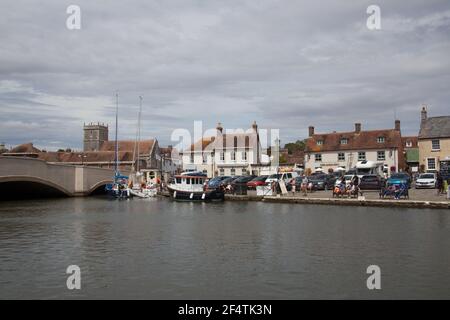 Blick auf die Wareham Bridge über den Fluss Frome in Dorset in Großbritannien, aufgenommen am 23. Juli 2020 Stockfoto