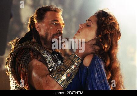 BRIAN COX und ROSE BYRNE in TROY (2004), Regie WOLFGANG PETERSEN. Quelle: WARNER BROS. / BAILEY, ALEX / Album Stockfoto