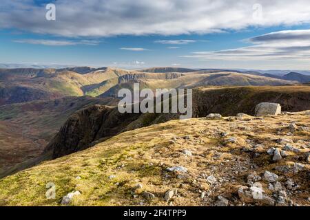 Blick auf die High Street Fells von Fairfield, Lake District, Großbritannien. Stockfoto