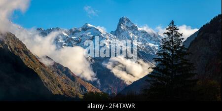 Der Olan Peak im Ecrins National Park im Herbst. Valgaudemar Valley, Champsaur, Hautes-Alpes (05), Alpen, Frankreich Stockfoto