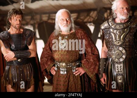 JULIAN GLOVER, SEAN BEAN und JOHN SHRAPNEL in TROY (2004), Regie WOLFGANG PETERSEN. Quelle: WARNER BROS. / Album Stockfoto