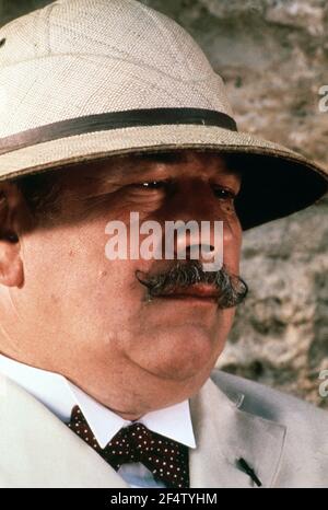 PETER USTINOV in DEATH ON THE NILE (1978), Regie: JOHN GUILLERMIN. Kredit: EMI / Album Stockfoto