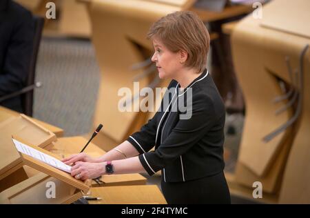 Die erste Ministerin Schottlands, Nicola Sturgeon, während eines Covid-Briefings im schottischen Parlament in Holyrood, Edinburgh. Bilddatum: Dienstag, 23. März 2021. Stockfoto