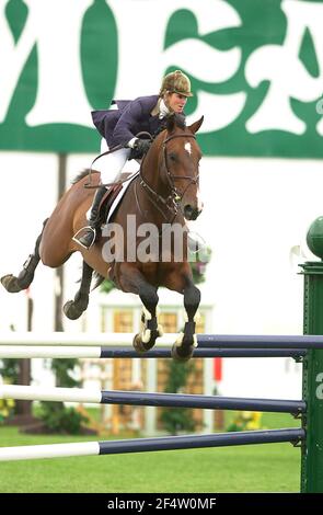 Kanada 1, Spruce Meadows, Juni 2002, Robin Sweeley (USA) auf Latinus Stockfoto