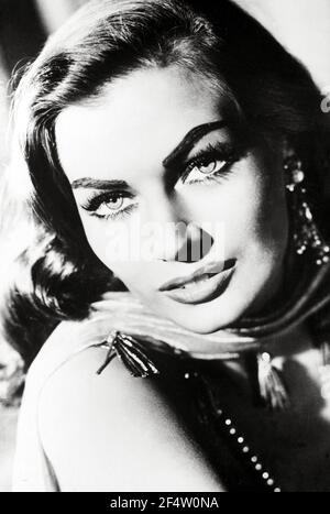 ANITA EKBERG in ZARAK (1956), Regie TERENCE YOUNG. Stockfoto