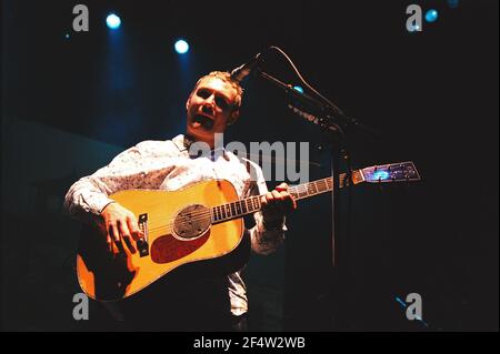 David Gray im Konzert im Shepherds Bush Empire in London, Großbritannien. 2nd. August 2000 Stockfoto