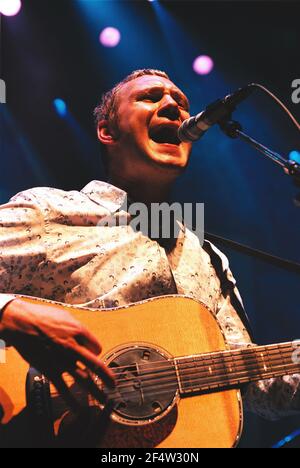 David Gray im Konzert im Shepherds Bush Empire in London, Großbritannien. 2nd. August 2000 Stockfoto