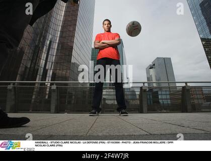 HANDBALL - STUDIO CLAIRE NICOLAS - LA DEFENSE (FRA) - 07/10/2008 - FOTO : JEAN-FRANCOIS MOLLIERE / DPPI NICOLAS CLAIRE (FRA) Stockfoto