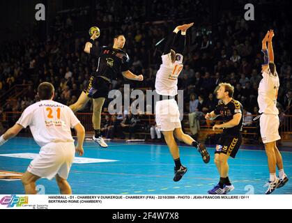 HANDBALL - D1 - CHAMBERY V DUNKERQUE - CHAMBERY (FRA) - 22/10/2008 - FOTO : JEAN-FRANCOIS MOLLIERE / DPPI BERTRAND ROINE (CHAMBERY) Stockfoto