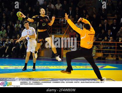 HANDBALL - D1 - CHAMBERY V DUNKERQUE - CHAMBERY (FRA) - 22/10/2008 - FOTO : JEAN-FRANCOIS MOLLIERE / DPPI BERTRAND ROINE (CHAMBERY) Stockfoto