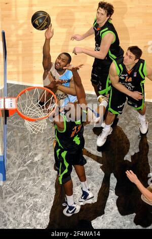 BASKETBALL - SEMAINE DES AS 2010 - VILLEURBANNE (FRA) - 18 BIS 21/02/2010 - FOTO : JEAN FRANCOIS MOLLIERE / DPPIROANNE V ASVEL VILLEURBANNE - RALPH MIMS (ROANNE) Stockfoto