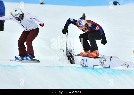Snowboarderinnen (r) Eva Samkova aus der Tschechischen Republik, während des Trainings in Saint Lary in Frankreich, 7. Januar 2014. Foto Jean-Noel Herranz / DPPI Stockfoto