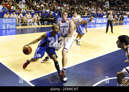 BASKETBALL - VORBEREITUNG EURO 2011 - FRANKREICH V KANADA - PAU (FRA) - 26/07/2011 - FOTO : JEAN FRANCOIS MOLLIERE / DPPI - PARKER TONY (FRA) Stockfoto