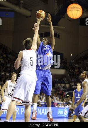 BASKETBALL - VORBEREITUNG EURO 2011 - FRANKREICH V KANADA - PAU (FRA) - 26/07/2011 - FOTO : JEAN FRANCOIS MOLLIERE / DPPI - SERAPHIN KEVIN (FRA) Stockfoto