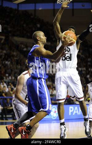 BASKETBALL - VORBEREITUNG EURO 2011 - FRANKREICH V KANADA - PAU (FRA) - 26/07/2011 - FOTO : JEAN FRANCOIS MOLLIERE / DPPI - PARKER TONY (FRA) Stockfoto