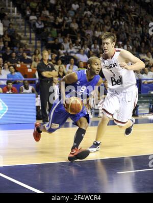 BASKETBALL - VORBEREITUNG EURO 2011 - FRANKREICH V KANADA - PAU (FRA) - 26/07/2011 - FOTO : JEAN FRANCOIS MOLLIERE / DPPI - PARKER TONY (FRA) Stockfoto