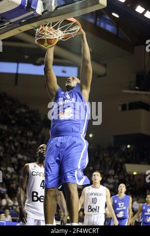 BASKETBALL - VORBEREITUNG EURO 2011 - FRANKREICH V KANADA - PAU (FRA) - 26/07/2011 - FOTO : JEAN FRANCOIS MOLLIERE / DPPI - DIAW BORIS (FRA) Stockfoto