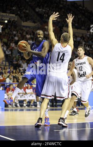 BASKETBALL - VORBEREITUNG EURO 2011 - FRANKREICH V KANADA - PAU (FRA) - 26/07/2011 - FOTO : JEAN FRANCOIS MOLLIERE / DPPI - TURIAF RONNY (FRA) Stockfoto