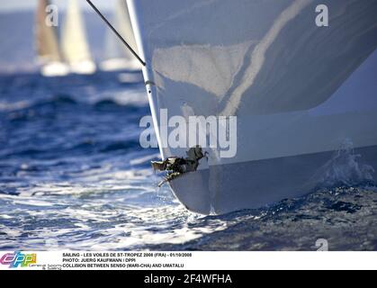 SEGELN - LES VOILES DE ST-TROPEZ 2008 (FRA) - 01/10/2008 FOTO: JUERG KAUFMANN / DPPI KOLLISION ZWISCHEN SENSO (MARI-CHA) UND UMATALU Stockfoto