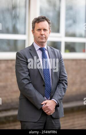 Leiter der Kriminalpolizei, Polizeidienst von Nordirland (PSNI) Detective Chief Superintendent John McVea, Während einer Pressekonferenz im PSNI-Hauptquartier bezüglich der Festnahme von fünf Männern aufgrund des Verdachts auf Drogendelikte durch Beamte der National Crime Agency und der PSNI, die im Rahmen der paramilitärischen Crime Task Force (PCTF) zusammenarbeiten. Bilddatum: Dienstag, 23. März 2021. Stockfoto