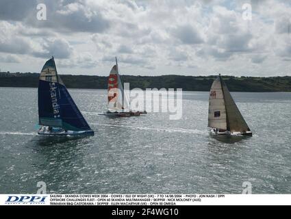 SEGELN - SKANDIA COWES WEEK 2004 - COWES / ISLE OF WIGHT (UK) - 7 BIS 14/08/2004 - FOTO : JON NASH / DPPI OFFSHORE CHALLENGES FLEET - OPEN 60 SKANDIA MULTIMANAGER / SKIPPER : NICK MOLONEY (AUS) - TRIMARAN B&Q CASTORAMA / SKIPPER : ELLEN MACARTHUR (UK) - GEÖFFNET 50 OMEGA Stockfoto