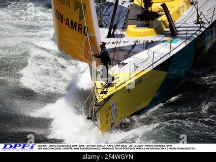 SEGELN - VOLVO OCEAN RACE 2005-2006 - IN-PORT RACE 2 - KAPSTADT (RSA) - 26/12/2005 - FOTO : JON NASH / DPPI ABN AMRO ONE (NED) / SKIPPER : MIKE SANDERSON (NZL) / SIEGER DES IN-PORT-RENNENS MIT EINEM 6 MN VORSPRUNG AUF EINE 3 STUNDEN 30 MN REGATTA ! Stockfoto