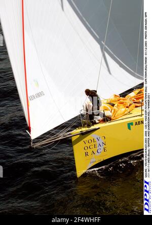 SEGELN - VOLVO OCEAN RACE 2005-2006 - ETAPPE 1 : VIGO (ESP) NACH KAPSTADT (RSA) - CAPE TOWN (RSA) ZIEL - 01/12/2005 - FOTO : JON NASH / DPPI ABN AMRO 1 (NED) (SCHWARZ) / SKIPPER : MIKE SANDERSON (NZL) / SIEGER ETAPPE 1 Stockfoto